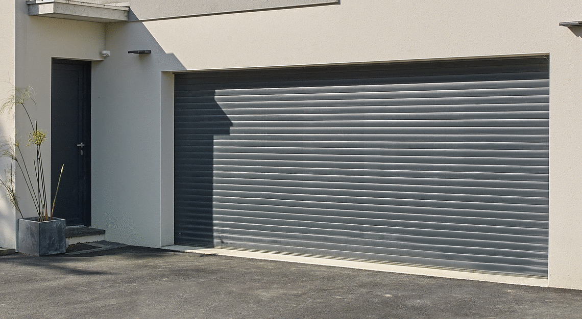 Porte De Garage Enroulable Sur Mesure Isotec à Chambéry En